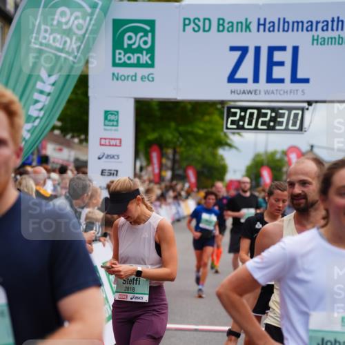 20.09.2026 - PSD Bank Halbmarathon LAZAROV Photography http://msf.ph/oto/10522633 20.09.2026 12:02:39 Ziel 1403, 1497, 1507, 1586, 1718, 2084, 2088, 2817, 2818, 3109, 3240, 3354, 4547, 4565, 4580 meine-sportfotos.de