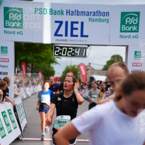 20.09.2026 - PSD Bank Halbmarathon LAZAROV Photography http://msf.ph/oto/10522654 20.09.2026 12:02:40 Ziel 1403, 1497, 1586, 1718, 2084, 2088, 2105, 2817, 2818, 3109, 3240, 3354, 4547, 4565, 4568, 4580 meine-sportfotos.de