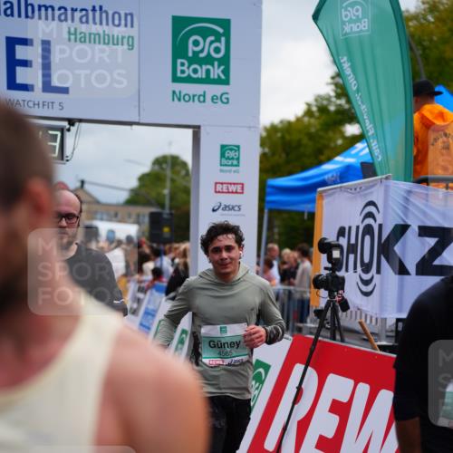 20.09.2026 - PSD Bank Halbmarathon LAZAROV Photography http://msf.ph/oto/10522674 20.09.2026 12:02:42 Ziel 1403, 1586, 1718, 1895, 2084, 2105, 2817, 2818, 3109, 3240, 3310, 3354, 4547, 4565, 4568 meine-sportfotos.de