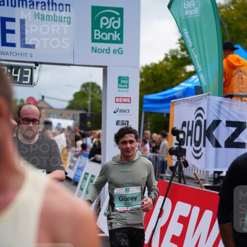 20.09.2026 - PSD Bank Halbmarathon LAZAROV Photography http://msf.ph/oto/10522682 20.09.2026 12:02:42 Ziel 1403, 1586, 1718, 1895, 2084, 2105, 2817, 2818, 3109, 3240, 3310, 3354, 4547, 4565, 4568 meine-sportfotos.de
