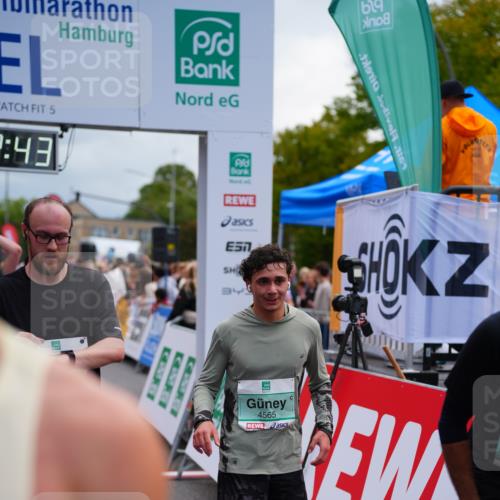 20.09.2026 - PSD Bank Halbmarathon LAZAROV Photography http://msf.ph/oto/10522692 20.09.2026 12:02:43 Ziel 1403, 1586, 1718, 1895, 2084, 2105, 2817, 2818, 3109, 3240, 3310, 3354, 4547, 4565, 4568 meine-sportfotos.de