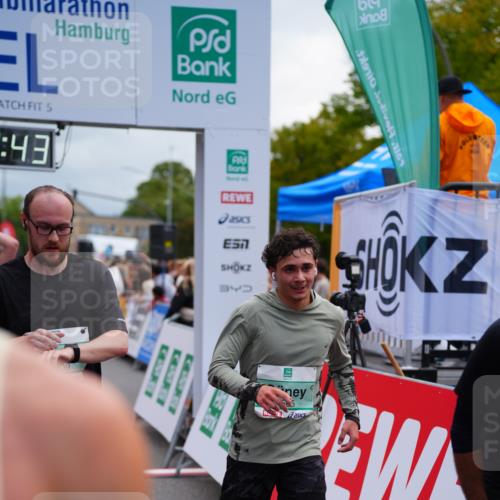 20.09.2026 - PSD Bank Halbmarathon LAZAROV Photography http://msf.ph/oto/10522701 20.09.2026 12:02:43 Ziel 1403, 1586, 1718, 1895, 2084, 2105, 2817, 2818, 3109, 3240, 3310, 3354, 4547, 4565, 4568 meine-sportfotos.de