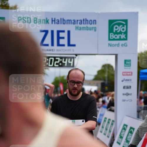 20.09.2026 - PSD Bank Halbmarathon LAZAROV Photography http://msf.ph/oto/10522707 20.09.2026 12:02:43 Ziel 1403, 1586, 1718, 1895, 2084, 2105, 2817, 2818, 3109, 3240, 3310, 3354, 4547, 4565, 4568 meine-sportfotos.de