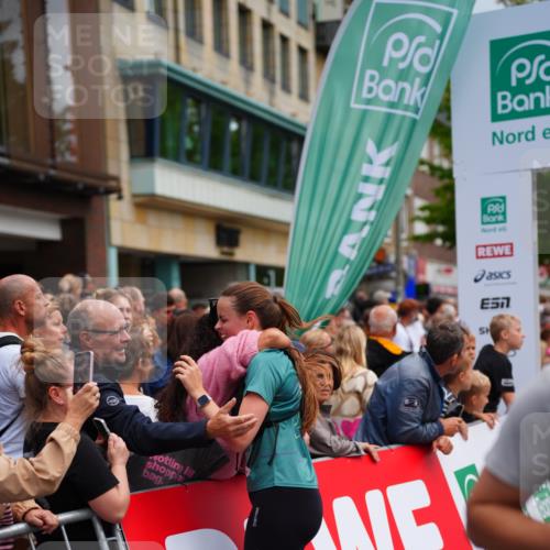 20.09.2026 - PSD Bank Halbmarathon LAZAROV Photography http://msf.ph/oto/10522794 20.09.2026 12:02:46 Ziel 1247, 1665, 1718, 1895, 2084, 2089, 2105, 2788, 3109, 3310, 3332, 3354, 3609, 4547, 4565, 4568 meine-sportfotos.de