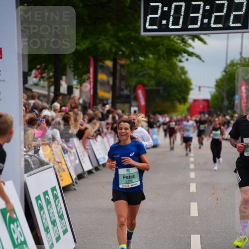 20.09.2026 - PSD Bank Halbmarathon LAZAROV Photography http://msf.ph/oto/10523350 20.09.2026 12:03:21 Ziel 1239, 1255, 1412, 1750, 2285, 2913, 4210 meine-sportfotos.de