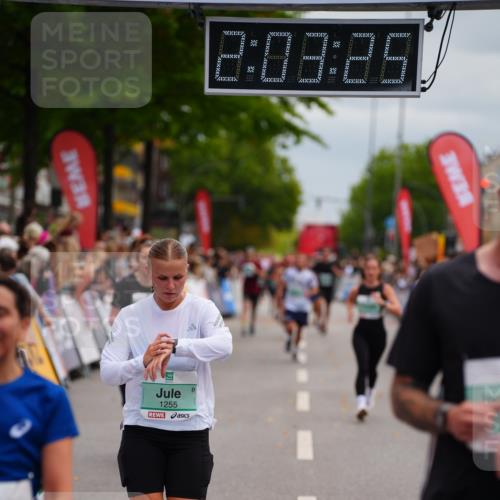 20.09.2026 - PSD Bank Halbmarathon LAZAROV Photography http://msf.ph/oto/10523403 20.09.2026 12:03:24 Ziel 1255, 1412, 1750, 2285, 2557, 2743 meine-sportfotos.de
