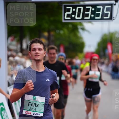 20.09.2026 - PSD Bank Halbmarathon LAZAROV Photography http://msf.ph/oto/10523494 20.09.2026 12:03:35 Ziel 1658, 2254, 2390, 2578, 2743, 2756, 3053, 3246 meine-sportfotos.de