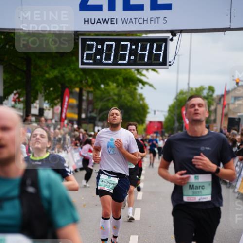 20.09.2026 - PSD Bank Halbmarathon LAZAROV Photography http://msf.ph/oto/10523610 20.09.2026 12:03:44 Ziel 1978, 2049, 2390, 2461, 2578, 2756, 3320, 3461, 3879, 3931 meine-sportfotos.de