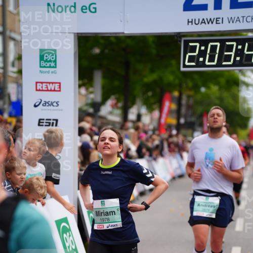 20.09.2026 - PSD Bank Halbmarathon LAZAROV Photography http://msf.ph/oto/10523623 20.09.2026 12:03:45 Ziel 1978, 2049, 2390, 2461, 3320, 3461, 3879, 3931, 4040 meine-sportfotos.de
