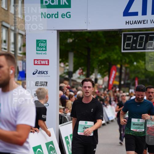 20.09.2026 - PSD Bank Halbmarathon LAZAROV Photography http://msf.ph/oto/10523671 20.09.2026 12:03:48 Ziel 1405, 1978, 2049, 2195, 2461, 3320, 3461, 3879, 3931, 4040, 4135 meine-sportfotos.de
