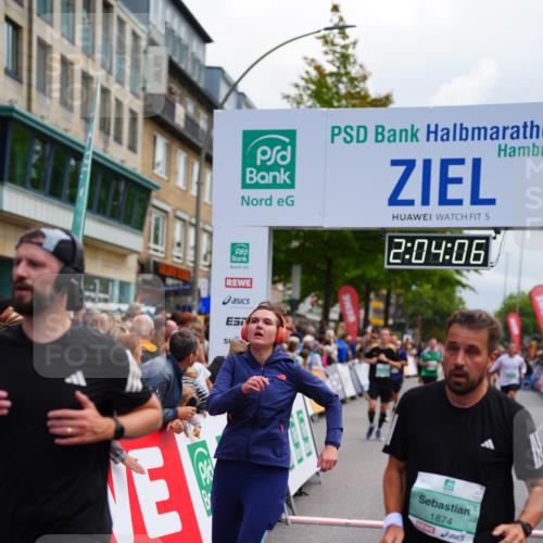20.09.2026 - PSD Bank Halbmarathon LAZAROV Photography http://msf.ph/oto/10523815 20.09.2026 12:04:06 Ziel 1840, 1874, 2250, 2362, 2648, 2660, 3363, 3659, 4322, 4636, 4675, 4784 meine-sportfotos.de