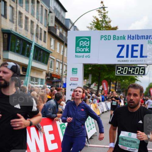 20.09.2026 - PSD Bank Halbmarathon LAZAROV Photography http://msf.ph/oto/10523821 20.09.2026 12:04:06 Ziel 1840, 1874, 2250, 2362, 2648, 2660, 3363, 3659, 4322, 4636, 4675, 4784 meine-sportfotos.de