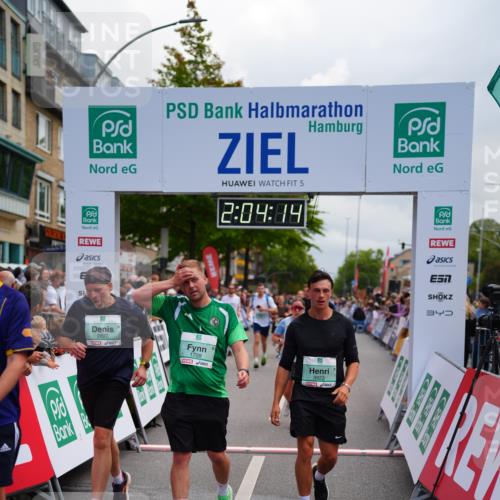 20.09.2026 - PSD Bank Halbmarathon LAZAROV Photography http://msf.ph/oto/10523934 20.09.2026 12:04:14 Ziel 1104, 1155, 1555, 1728, 1840, 2422, 2827, 3659, 3833, 3923, 4322, 4636 meine-sportfotos.de