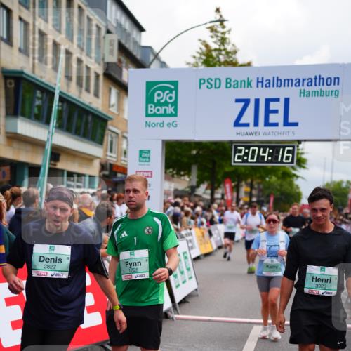 20.09.2026 - PSD Bank Halbmarathon LAZAROV Photography http://msf.ph/oto/10523951 20.09.2026 12:04:15 Ziel 1104, 1155, 1555, 1728, 1840, 2422, 2827, 2932, 3659, 3832, 3833, 3923, 4322, 4636 meine-sportfotos.de