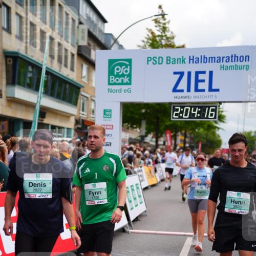 20.09.2026 - PSD Bank Halbmarathon LAZAROV Photography http://msf.ph/oto/10523958 20.09.2026 12:04:15 Ziel 1104, 1155, 1555, 1728, 1840, 2422, 2827, 2932, 3659, 3832, 3833, 3923, 4322, 4636 meine-sportfotos.de