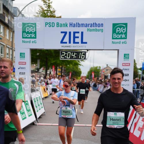 20.09.2026 - PSD Bank Halbmarathon LAZAROV Photography http://msf.ph/oto/10523963 20.09.2026 12:04:16 Ziel 1104, 1155, 1555, 1728, 1840, 2422, 2827, 2932, 3457, 3659, 3832, 3833, 3923, 4322, 4636 meine-sportfotos.de