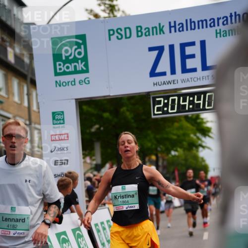 20.09.2026 - PSD Bank Halbmarathon LAZAROV Photography http://msf.ph/oto/10524237 20.09.2026 12:04:40 Ziel 1533, 1563, 1595, 1789, 1864, 2237, 3045, 3524, 4138, 4182, 4183, 4329, 4435 meine-sportfotos.de