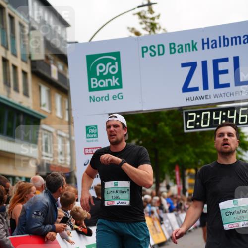 20.09.2026 - PSD Bank Halbmarathon LAZAROV Photography http://msf.ph/oto/10524299 20.09.2026 12:04:45 Ziel 1318, 1533, 1595, 1864, 3734, 4138, 4329, 4435 meine-sportfotos.de