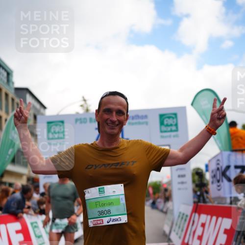 20.09.2026 - PSD Bank Halbmarathon LAZAROV Photography http://msf.ph/oto/10524429 20.09.2026 12:04:59 Ziel 1799, 3163, 3726, 3808, 4195, 4212, 4255 meine-sportfotos.de