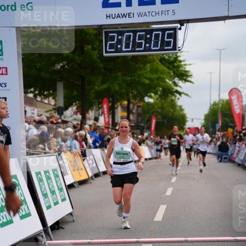 20.09.2026 - PSD Bank Halbmarathon LAZAROV Photography http://msf.ph/oto/10524456 20.09.2026 12:05:05 Ziel 3309, 3726, 4255, 4740 meine-sportfotos.de