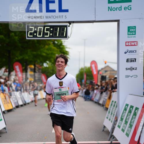 20.09.2026 - PSD Bank Halbmarathon LAZAROV Photography http://msf.ph/oto/10524630 20.09.2026 12:05:11 Ziel 1546, 2825, 2837, 3199, 3309, 4740 meine-sportfotos.de