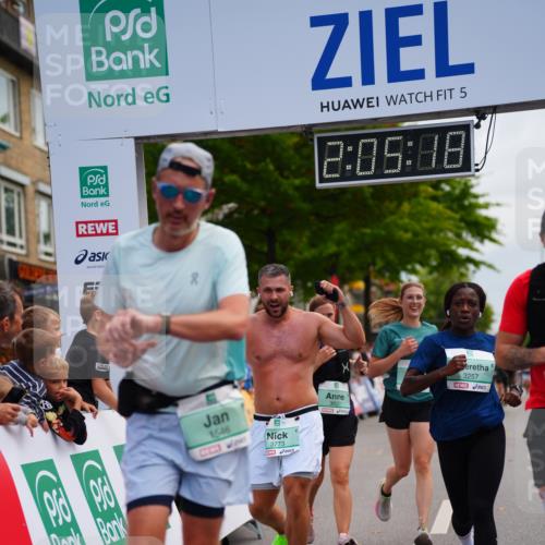 20.09.2026 - PSD Bank Halbmarathon LAZAROV Photography http://msf.ph/oto/10524698 20.09.2026 12:05:17 Ziel 1546, 2825, 2837, 3199, 3257, 3627, 3773, 4497, 4615, 4740 meine-sportfotos.de
