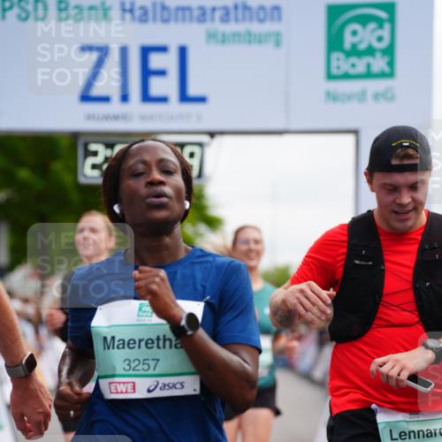 20.09.2026 - PSD Bank Halbmarathon LAZAROV Photography http://msf.ph/oto/10524722 20.09.2026 12:05:19 Ziel 1546, 2825, 2837, 3257, 3627, 3773, 4273, 4497, 4615 meine-sportfotos.de