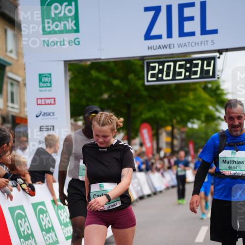 20.09.2026 - PSD Bank Halbmarathon LAZAROV Photography http://msf.ph/oto/10524910 20.09.2026 12:05:33 Ziel 1618, 1989, 1990, 2220, 2396, 2841, 3286, 3389, 3938, 4042, 4073, 4430, 4564 meine-sportfotos.de