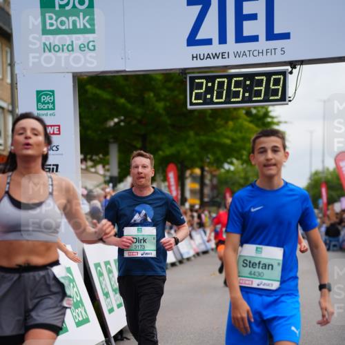 20.09.2026 - PSD Bank Halbmarathon LAZAROV Photography http://msf.ph/oto/10525007 20.09.2026 12:05:38 Ziel 1779, 2396, 3173, 3286, 3389, 4073, 4139, 4430, 4564 meine-sportfotos.de