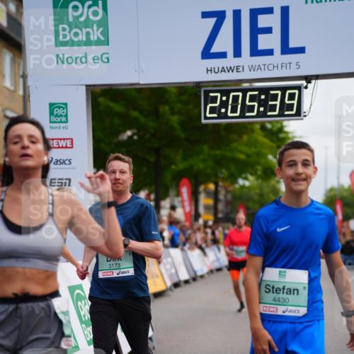 20.09.2026 - PSD Bank Halbmarathon LAZAROV Photography http://msf.ph/oto/10525025 20.09.2026 12:05:39 Ziel 1779, 2396, 3173, 3286, 3389, 4073, 4139, 4430, 4564 meine-sportfotos.de