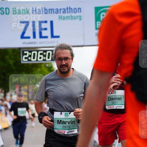 20.09.2026 - PSD Bank Halbmarathon LAZAROV Photography http://msf.ph/oto/10525390 20.09.2026 12:06:07 Ziel 1300, 1487, 1834, 2468, 2580, 2692, 2852, 2979, 2991, 3402, 3617, 3656, 4166, 4359 meine-sportfotos.de