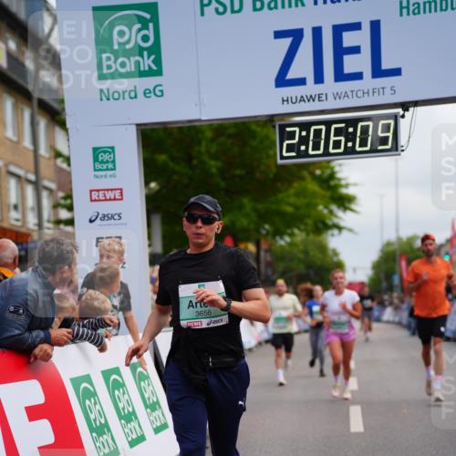 20.09.2026 - PSD Bank Halbmarathon LAZAROV Photography http://msf.ph/oto/10525408 20.09.2026 12:06:08 Ziel 1300, 1916, 2468, 2580, 2692, 2852, 2979, 2991, 3402, 3617, 3656, 4359, 4629 meine-sportfotos.de