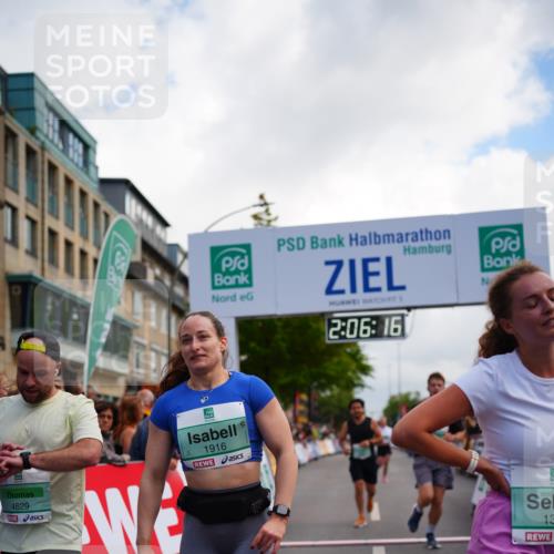 20.09.2026 - PSD Bank Halbmarathon LAZAROV Photography http://msf.ph/oto/10525489 20.09.2026 12:06:16 Ziel 1252, 1300, 1916, 1940, 2852, 4629, 4786 meine-sportfotos.de