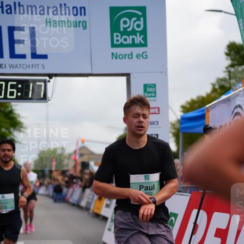 20.09.2026 - PSD Bank Halbmarathon LAZAROV Photography http://msf.ph/oto/10525499 20.09.2026 12:06:17 Ziel 1252, 1300, 1916, 1940, 2852, 4629, 4786 meine-sportfotos.de