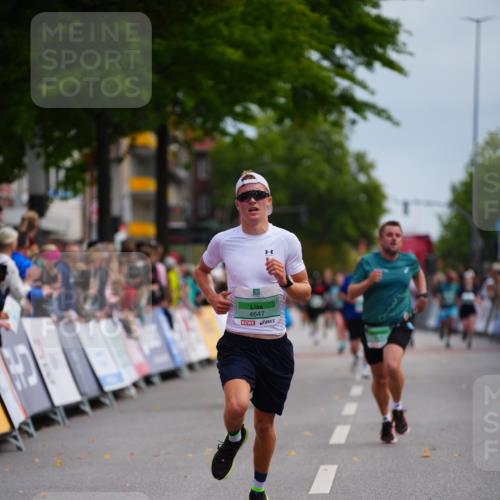 20.09.2026 - PSD Bank Halbmarathon LAZAROV Photography http://msf.ph/oto/10525565 20.09.2026 12:06:26 Ziel 1940, 4647, 4717 meine-sportfotos.de