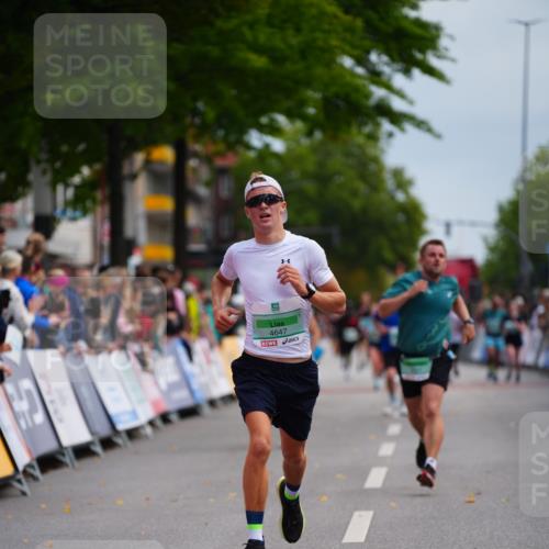 20.09.2026 - PSD Bank Halbmarathon LAZAROV Photography http://msf.ph/oto/10525570 20.09.2026 12:06:26 Ziel 1940, 4647, 4717 meine-sportfotos.de
