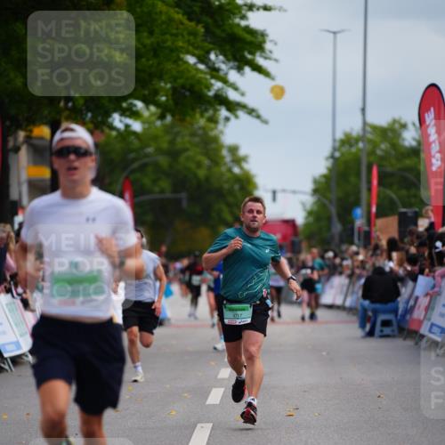 20.09.2026 - PSD Bank Halbmarathon LAZAROV Photography http://msf.ph/oto/10525579 20.09.2026 12:06:27 Ziel 1940, 4647, 4717 meine-sportfotos.de