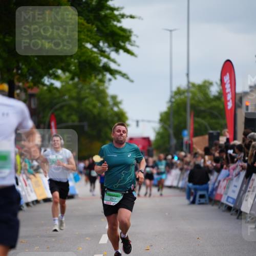 20.09.2026 - PSD Bank Halbmarathon LAZAROV Photography http://msf.ph/oto/10525585 20.09.2026 12:06:27 Ziel 1940, 4647, 4717 meine-sportfotos.de