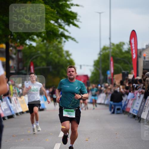 20.09.2026 - PSD Bank Halbmarathon LAZAROV Photography http://msf.ph/oto/10525589 20.09.2026 12:06:27 Ziel 1940, 4647, 4717 meine-sportfotos.de