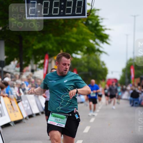 20.09.2026 - PSD Bank Halbmarathon LAZAROV Photography http://msf.ph/oto/10525599 20.09.2026 12:06:30 Ziel 2024, 4647, 4717 meine-sportfotos.de