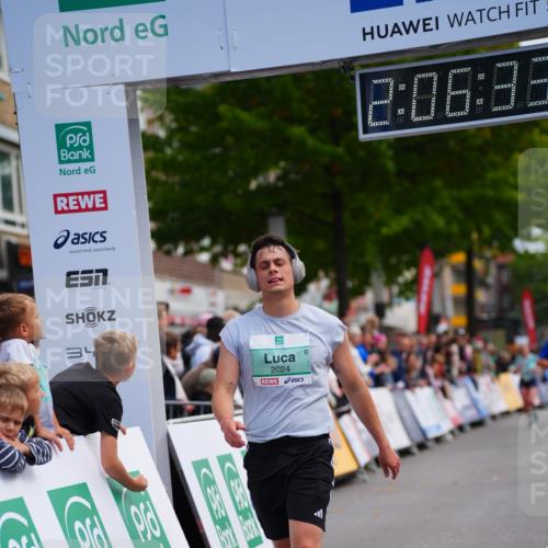 20.09.2026 - PSD Bank Halbmarathon LAZAROV Photography http://msf.ph/oto/10525618 20.09.2026 12:06:32 Ziel 2024, 2684, 4647, 4676, 4717 meine-sportfotos.de