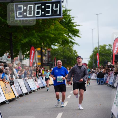 20.09.2026 - PSD Bank Halbmarathon LAZAROV Photography http://msf.ph/oto/10525623 20.09.2026 12:06:34 Ziel 2024, 2684, 4647, 4676, 4717 meine-sportfotos.de