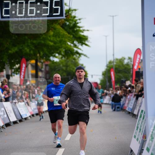20.09.2026 - PSD Bank Halbmarathon LAZAROV Photography http://msf.ph/oto/10525638 20.09.2026 12:06:34 Ziel 2024, 2684, 4647, 4676, 4717 meine-sportfotos.de