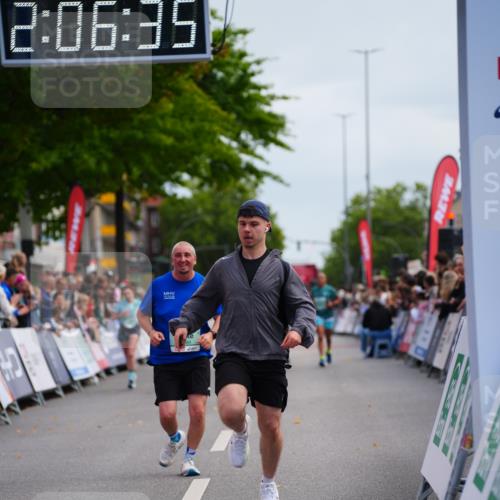 20.09.2026 - PSD Bank Halbmarathon LAZAROV Photography http://msf.ph/oto/10525643 20.09.2026 12:06:34 Ziel 2024, 2684, 4647, 4676, 4717 meine-sportfotos.de