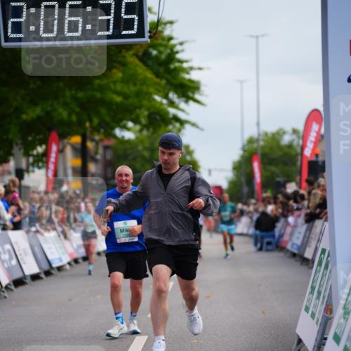 20.09.2026 - PSD Bank Halbmarathon LAZAROV Photography http://msf.ph/oto/10525649 20.09.2026 12:06:34 Ziel 2024, 2684, 4647, 4676, 4717 meine-sportfotos.de
