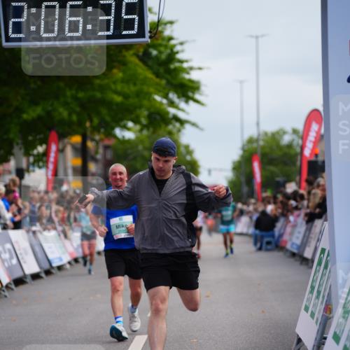 20.09.2026 - PSD Bank Halbmarathon LAZAROV Photography http://msf.ph/oto/10525653 20.09.2026 12:06:34 Ziel 2024, 2684, 4647, 4676, 4717 meine-sportfotos.de