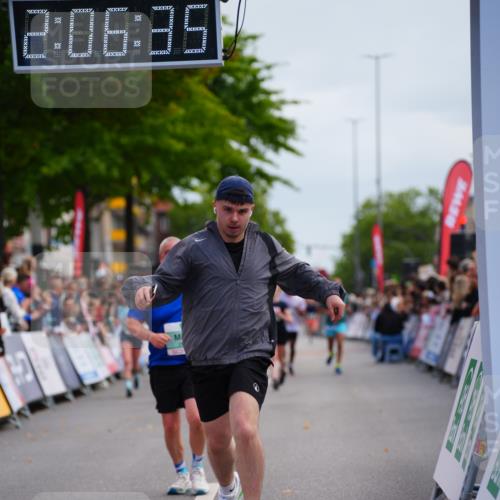 20.09.2026 - PSD Bank Halbmarathon LAZAROV Photography http://msf.ph/oto/10525663 20.09.2026 12:06:35 Ziel 2024, 2684, 4647, 4676, 4717 meine-sportfotos.de