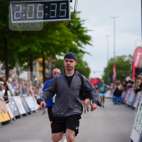 20.09.2026 - PSD Bank Halbmarathon LAZAROV Photography http://msf.ph/oto/10525673 20.09.2026 12:06:35 Ziel 2024, 2684, 4647, 4676, 4717 meine-sportfotos.de