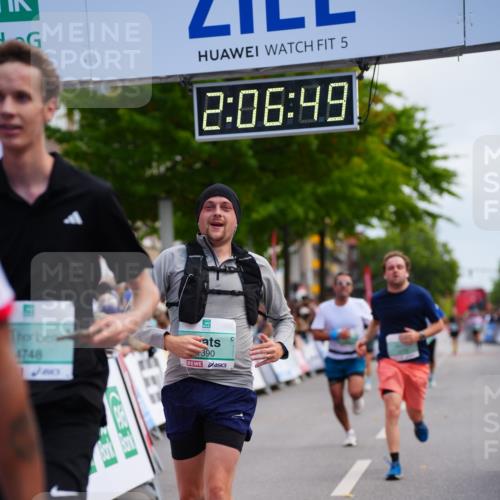 20.09.2026 - PSD Bank Halbmarathon LAZAROV Photography http://msf.ph/oto/10525854 20.09.2026 12:06:48 Ziel 1390, 1695, 2715, 2874, 3450, 4004, 4266, 4379, 4695, 4748, 4775 meine-sportfotos.de