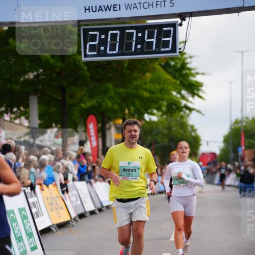 20.09.2026 - PSD Bank Halbmarathon LAZAROV Photography http://msf.ph/oto/10526791 20.09.2026 12:07:42 Ziel 1522, 1622, 1968, 2652, 2796, 4424 meine-sportfotos.de